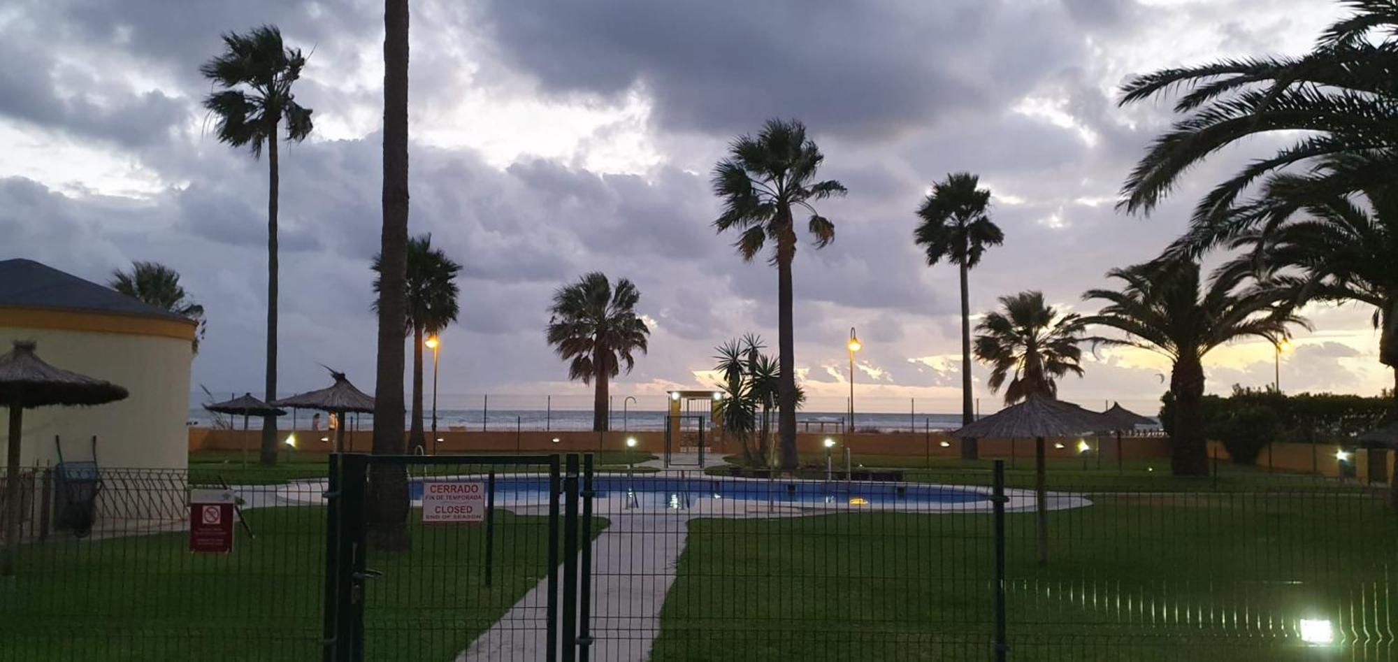 La Tortuga I, Encantador Apartamento Con Garaje En Primera Linea De Playa Tarifa Bagian luar foto
