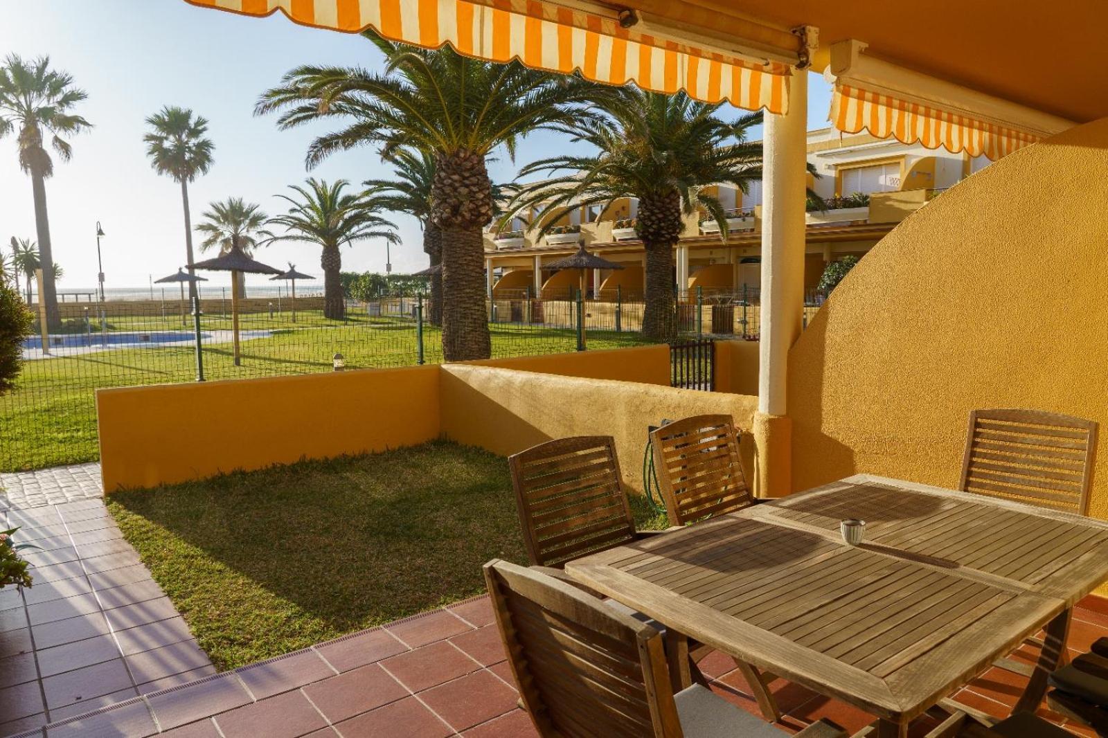 La Tortuga I, Encantador Apartamento Con Garaje En Primera Linea De Playa Tarifa Bagian luar foto