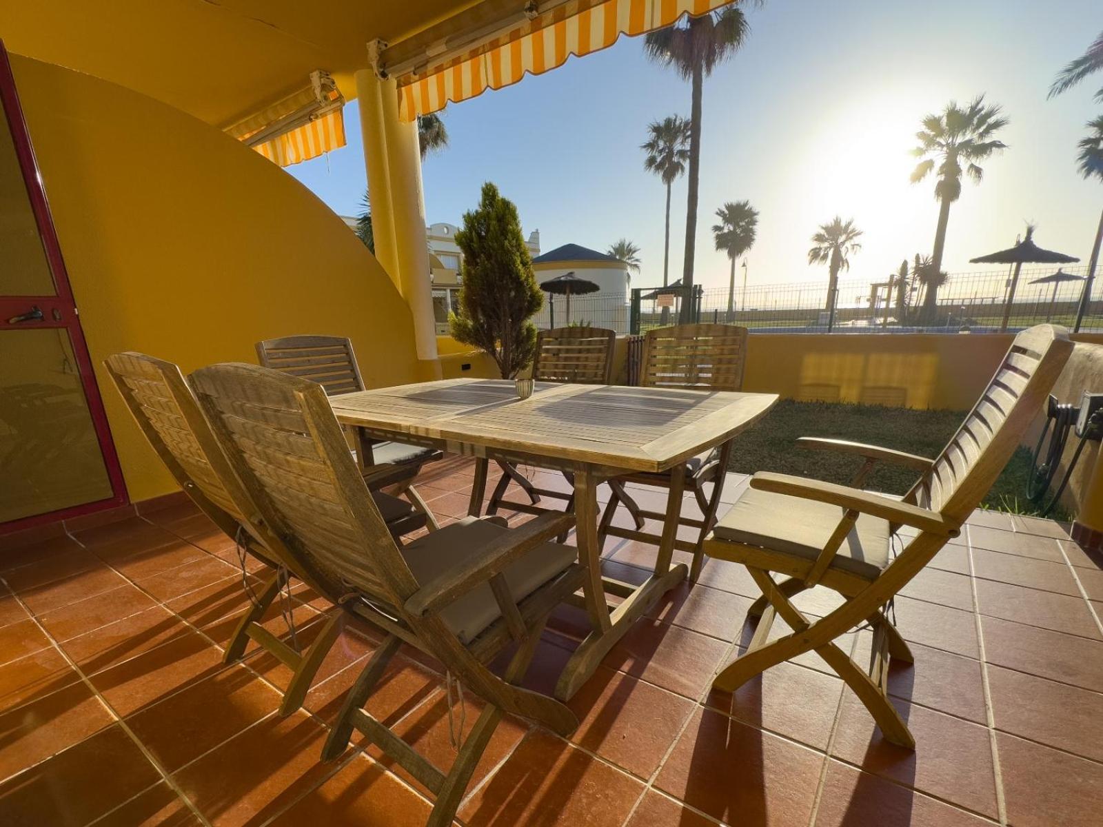 La Tortuga I, Encantador Apartamento Con Garaje En Primera Linea De Playa Tarifa Bagian luar foto
